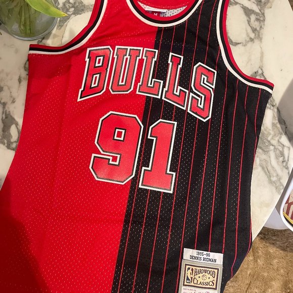 YOUTH BULLS 91 MITCHELL & NESS JERSEY- YOUTH MEDIUM - Picture 1 of 3